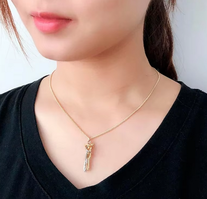 Hugging Pendant Necklace